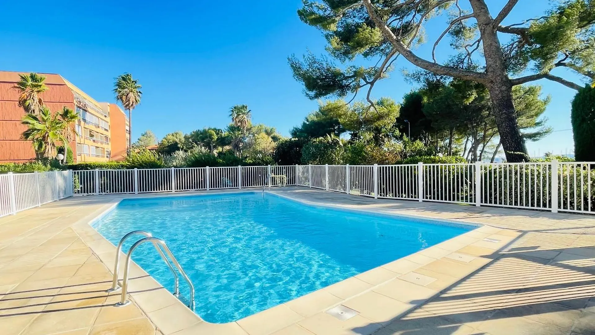 Appartement -Piscine- Proche Bord De Mer Et Centre Saint-Raphael