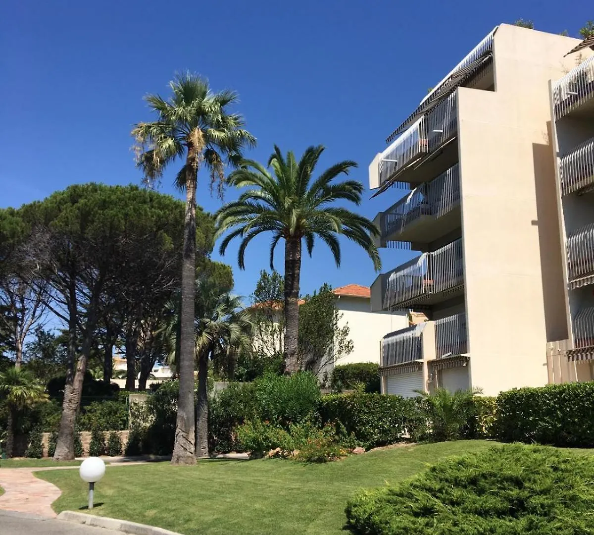 Appartement -Piscine- Proche Bord De Mer Et Centre Saint-Raphaël 0*,