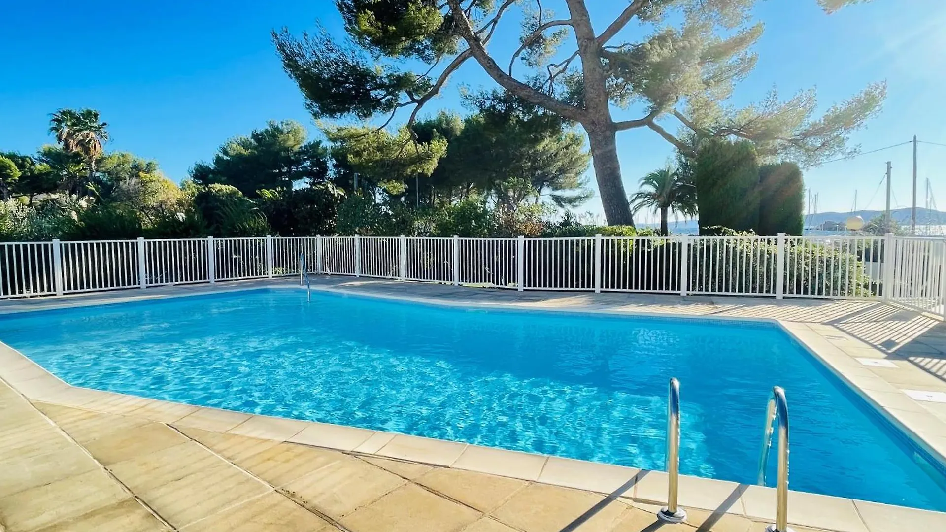 Appartement -Piscine- Proche Bord De Mer Et Centre Saint-Raphaël